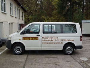 Fahrzeugbeschriftung Grassi Museum für einen Transporter